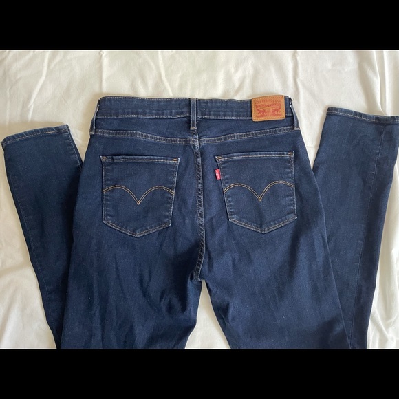 Levi’s dark wash high rise skinny jeans. Size:31 - Picture 2 of 3